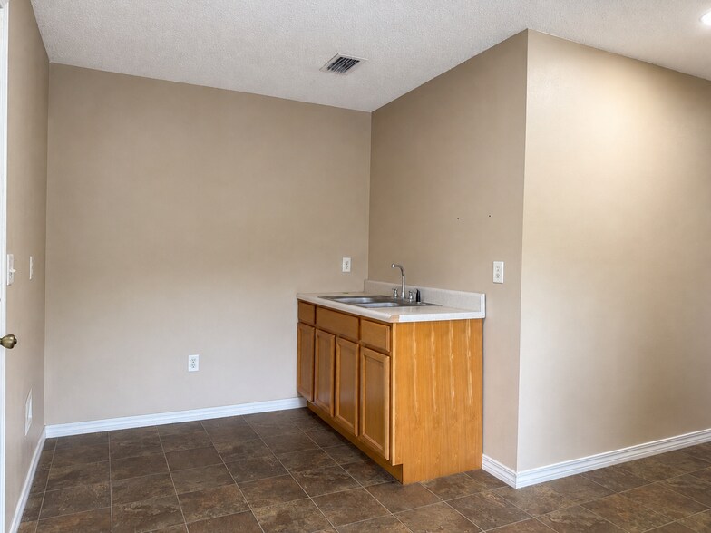More Photos Of 1823 South Blvd, Brewton Office For Sale