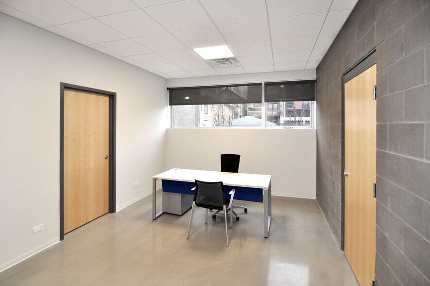 Primary Photo Of 1515-1519 W Haddon Ave, Chicago Coworking Space