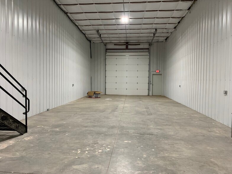 More Photos Of 3107 Antelope Trail, Midland Light Distribution For Lease