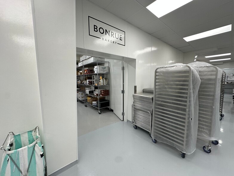 More Photos Of 590 N Main St, Leeds Manufacturing For Sale