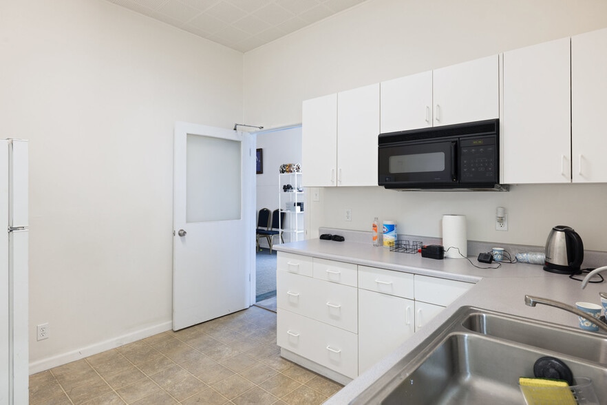 More Photos Of 4011 Railroad Ave, Pittsburg Medical For Sale