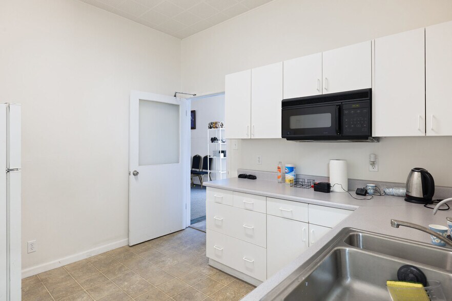 More Photos Of 4015 Railroad Ave, Pittsburg Medical For Sale