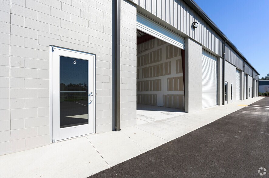 More Photos Of 452 Ninth St, Bunnell Light Distribution For Lease