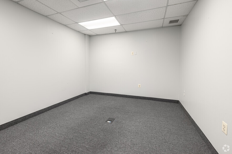 More Photos Of 1777 Reisterstown Rd, Pikesville Unknown For Lease