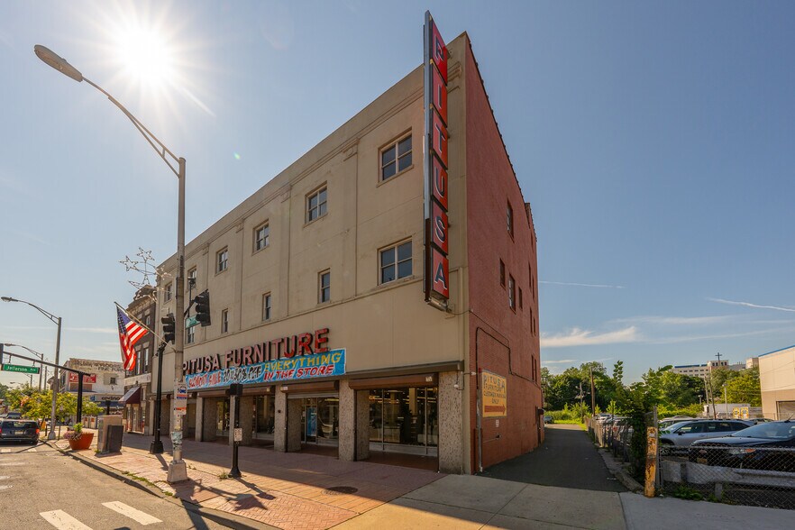 More Photos Of 1144 Elizabeth Ave, Elizabeth General Retail For Sale