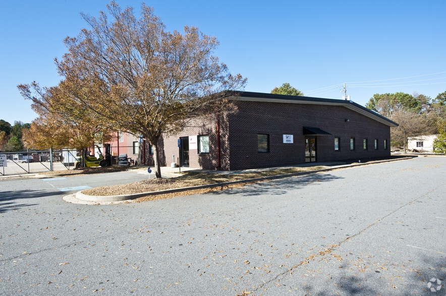 More Photos Of 2505 S Main St, Kennesaw Warehouse For Lease