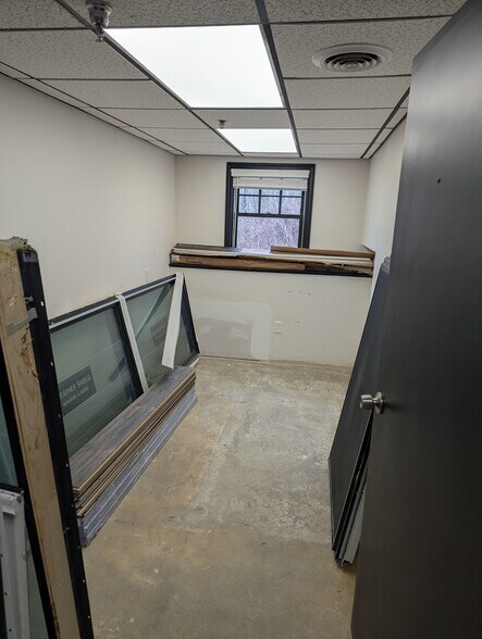 More Photos Of 389 Main St, Salem Office For Sale