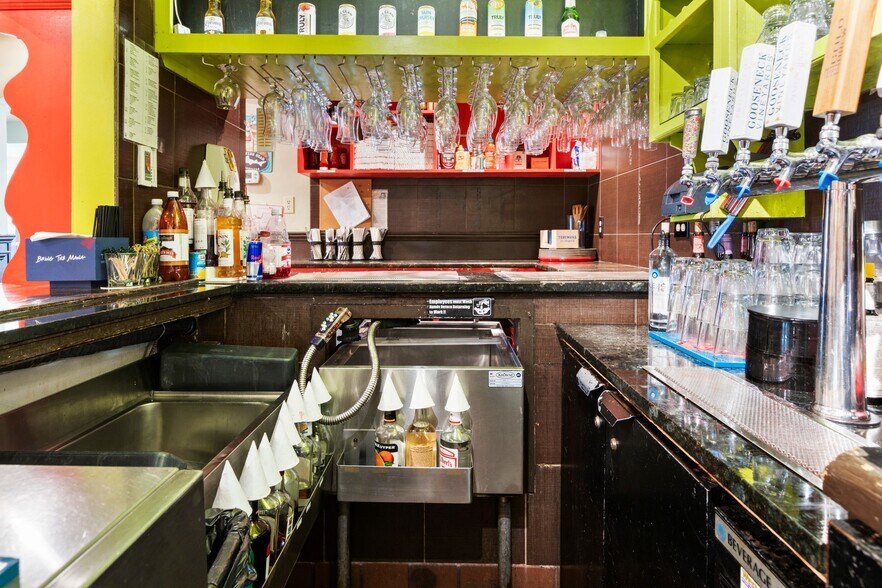 More Photos Of 278-282 Shrewsbury St, Worcester Storefront Retail Residential For Sale