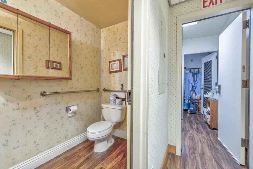 More Photos Of 16336 Whittier Blvd, Whittier Medical For Sale