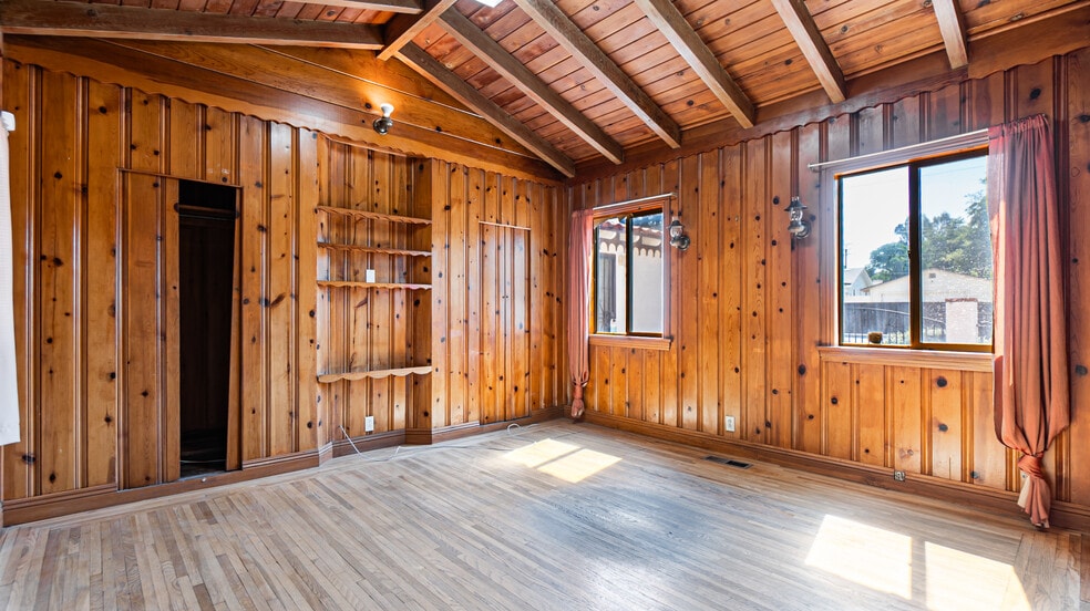 More Photos Of 635 Veile Ave, Beaumont Office For Lease