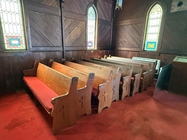 More Photos Of 18-20 E Pleasant St, Avon Park Religious Facility For Lease