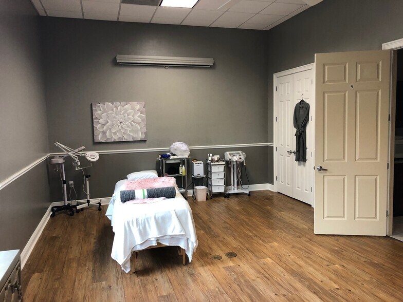 More Photos Of 13440 Parker Commons Blvd, Fort Myers Coworking Space