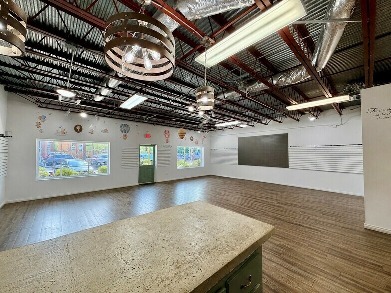 More Photos Of 1950 Thomasville Rd, Tallahassee Unknown For Lease