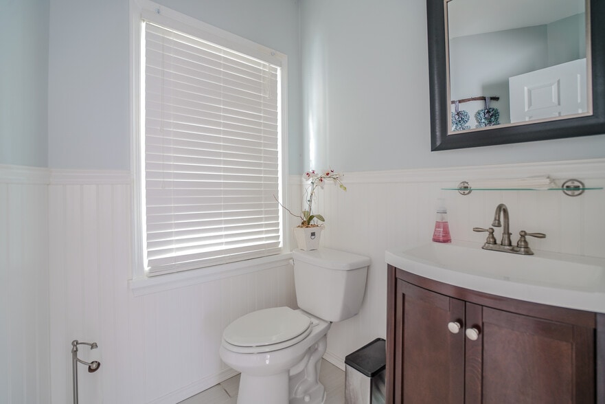 More Photos Of 625 Byberry Rd, Philadelphia Funeral Home For Sale