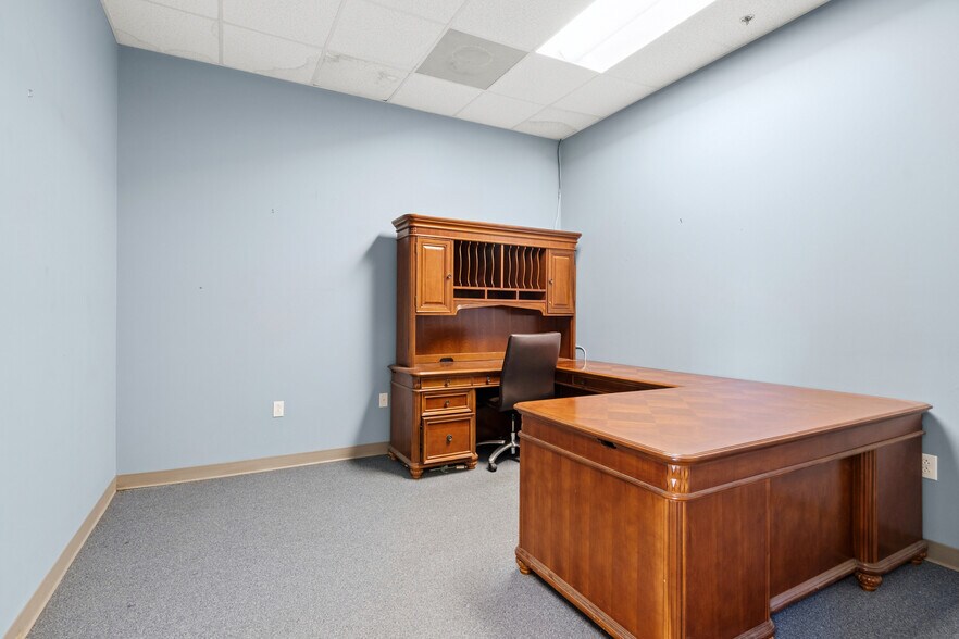 More Photos Of 8180 Earhart Blvd, New Orleans General Retail For Lease