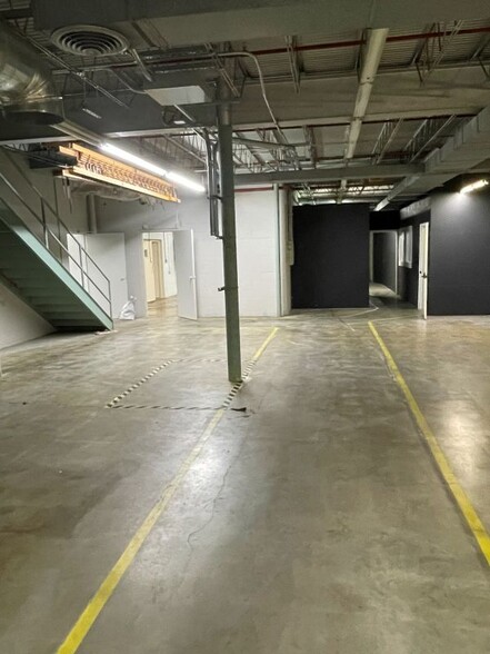 More Photos Of 2409 Sycamore Dr, Knoxville Showroom For Lease