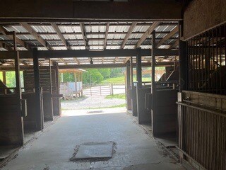 More Photos Of 8737 Whippoorwill Dr, Fort Mill Horse Stables For Lease