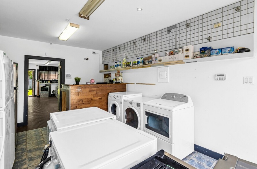 More Photos Of 1166-1170 Ch Du Coteau-Rouge, Longueuil Storefront Retail Residential For Sale