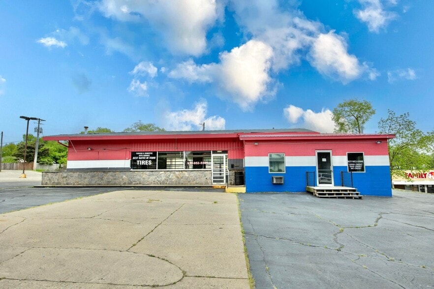 More Photos Of 1030 Wapakoneta Ave, Sidney Freestanding For Sale