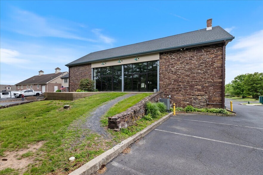 More Photos Of 80 Gravel Pike, Red Hill Office For Lease