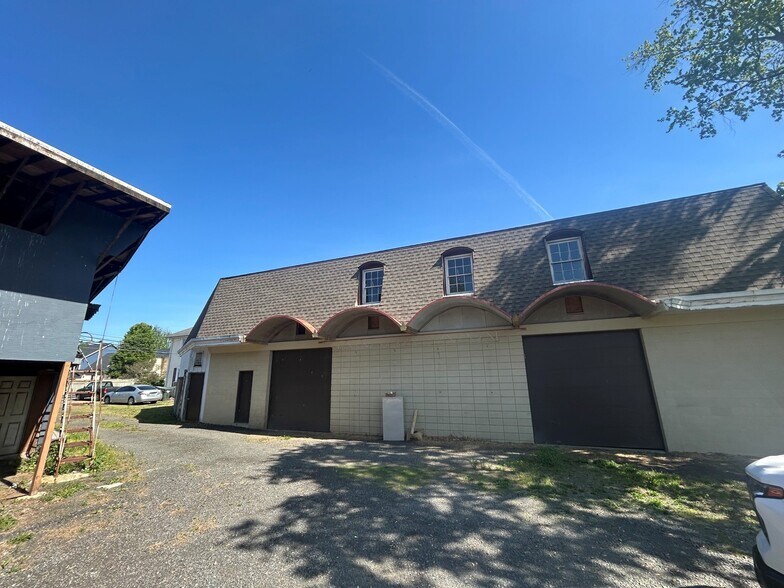 Primary Photo Of 301 James Madison St, Remington Industrial For Lease