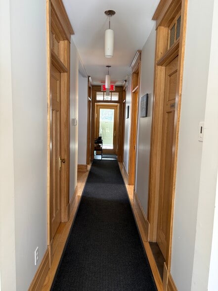 More Photos Of 510-512 Décarie Boul, Saint-Laurent Loft Creative Space For Sale