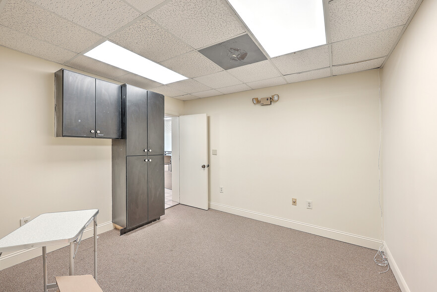 More Photos Of 494-496 King St, Charleston Storefront Retail Office For Lease