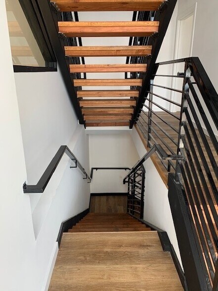 More Photos Of 1926 Park St, Alameda Loft Creative Space For Lease