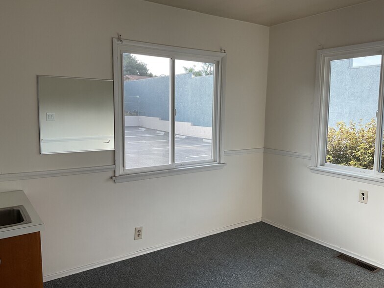 More Photos Of 626 Civic Center Dr, Vista Medical For Lease
