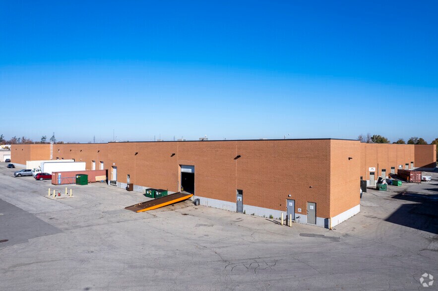 More Photos Of 4090 Ridgeway Dr, Mississauga Light Distribution For Lease
