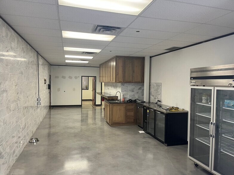 More Photos Of 2214 Braker Ln, Austin Distribution For Lease