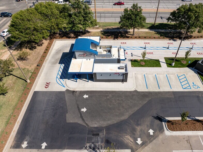 More Photos Of 325 S Ridge Rd, Wichita Fast Food For Sale