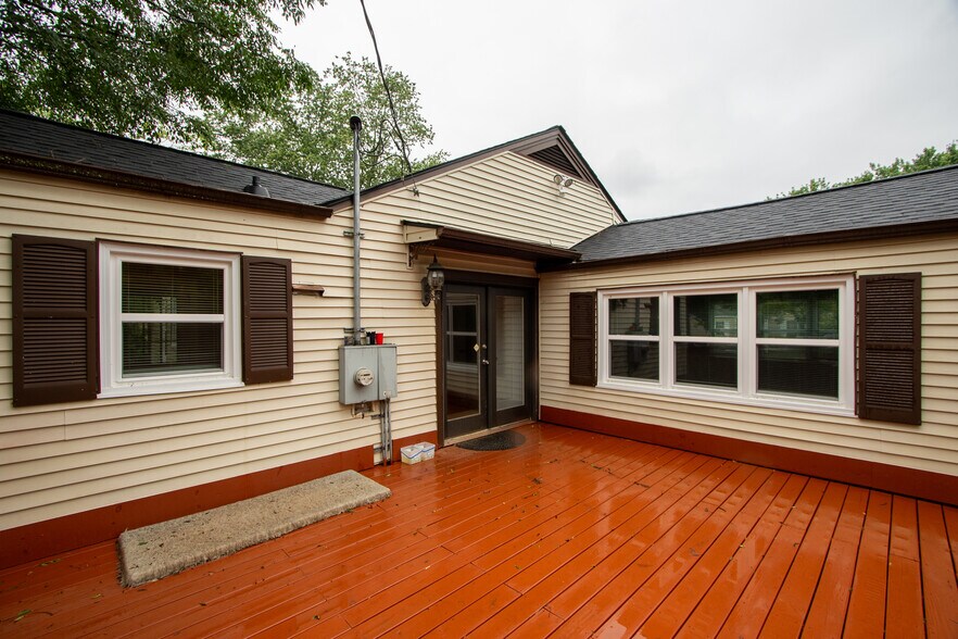 More Photos Of 1746 Hazelwood Dr SE, Marietta Office For Sale
