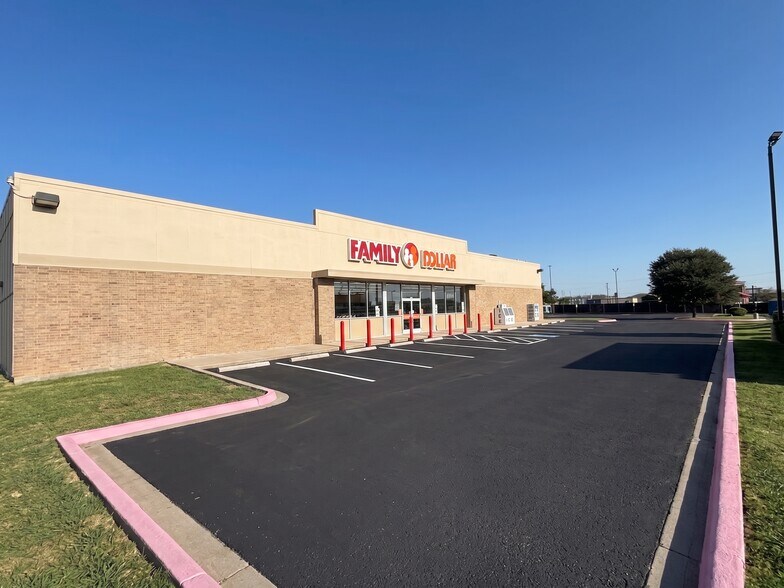 Primary Photo Of 651 N Stemmons St, Sanger Freestanding For Sale