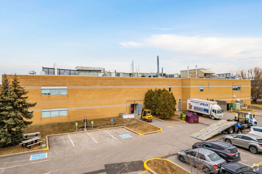 More Photos Of 7210-7220 Rue Frederick-Banting, Saint-Laurent Medical For Lease