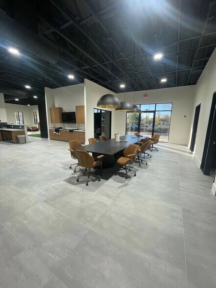 More Photos Of 1635 N Greenfield Rd, Mesa Office For Sale