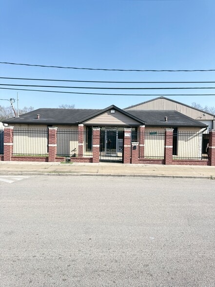 More Photos Of 4127 Weslow St, Houston Industrial For Lease