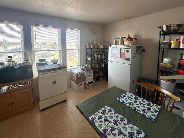 More Photos Of 511 Henderson St, Eureka Storefront Retail Residential For Sale