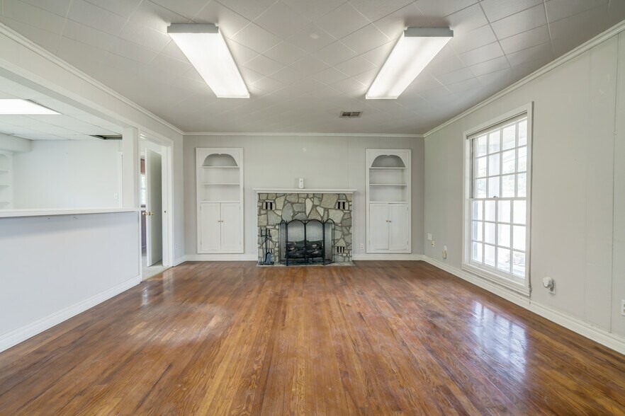 More Photos Of 2600 Arlington St, Ada Office Residential For Sale