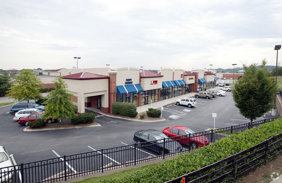 More Photos Of 8105 Moores Ln, Brentwood Unknown For Lease