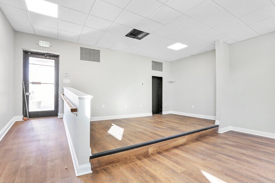 More Photos Of 127 E King St, Martinsburg Office For Lease