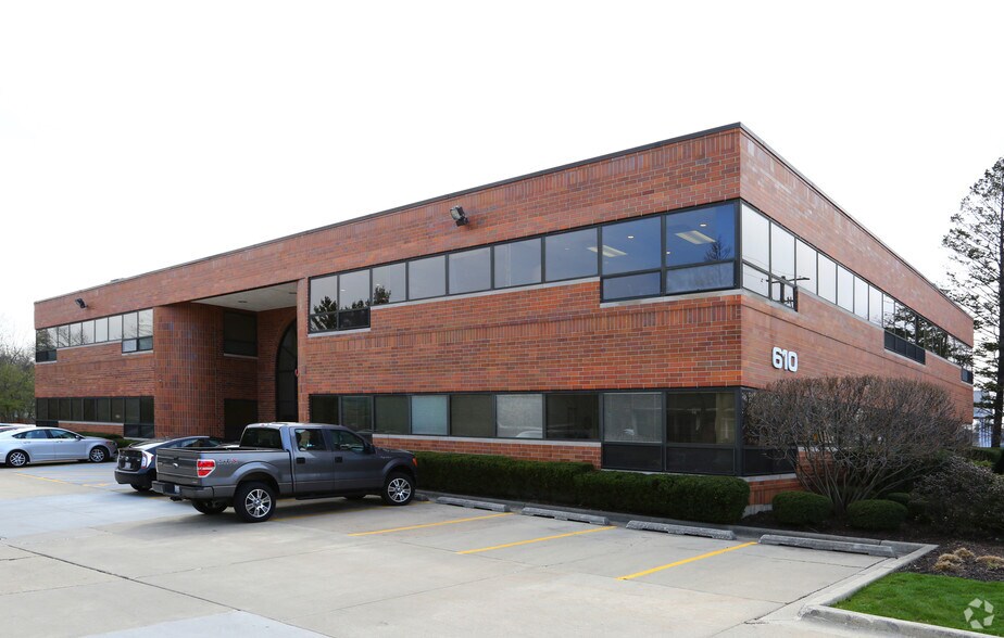 More Photos Of 610 E Roosevelt Rd, Wheaton Medical For Lease