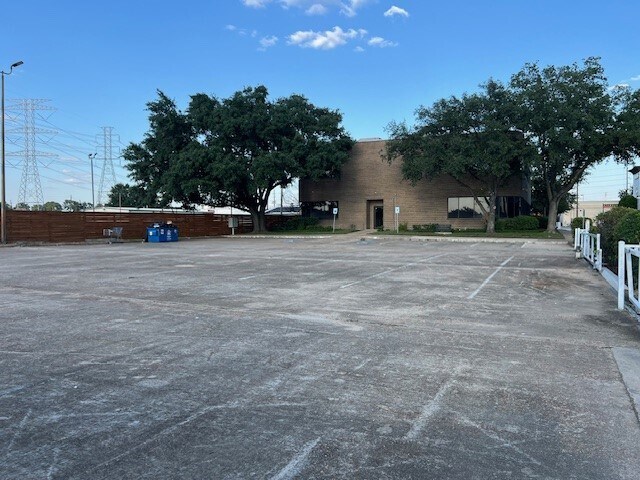 More Photos Of 11011 Jones Rd, Houston Office For Sale
