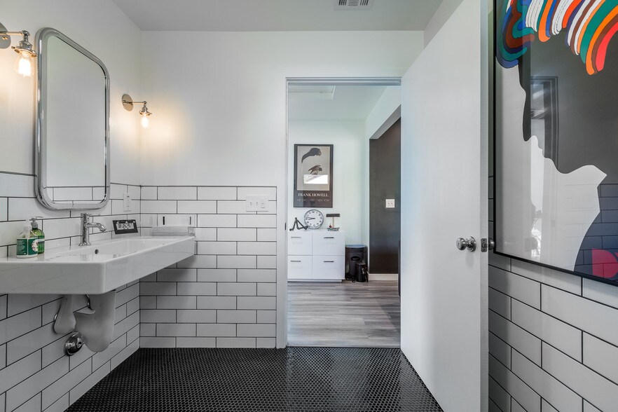 More Photos Of 303 S Robinson St, Tehachapi Office For Lease