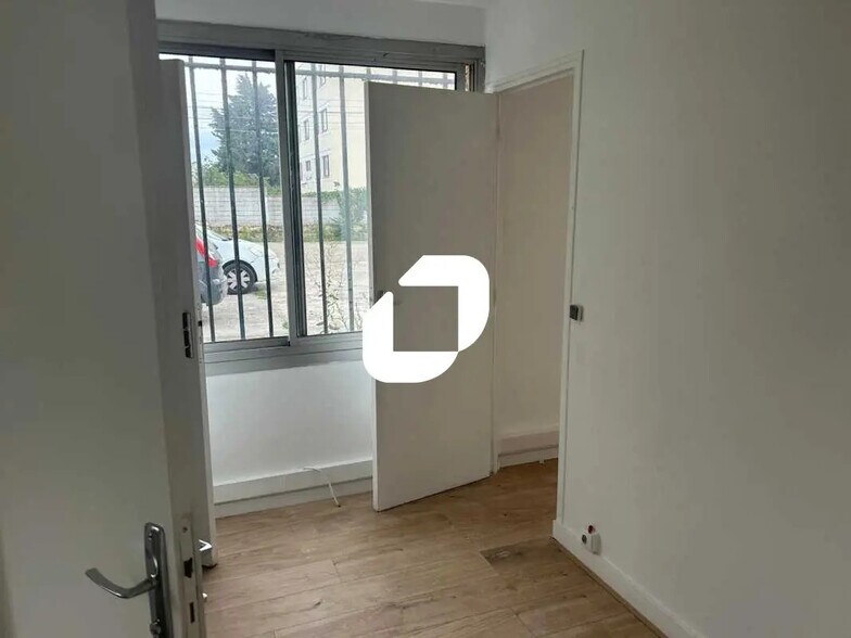 More Photos Of 130 Rue Du Lieutenant Petit Leroy, Chevilly-Larue Office For Lease