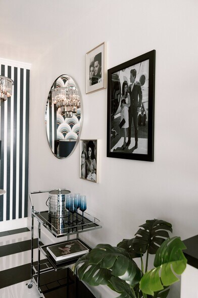 More Photos Of 120 W Vereda Sur, Palm Springs Hotel For Sale