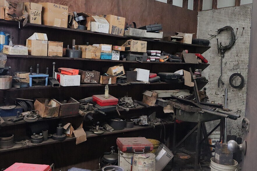 More Photos Of 1530 Parker Ln, Enterprise Warehouse For Lease