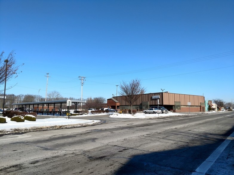 More Photos Of 881 E Dixie Dr, West Carrollton Light Distribution For Lease