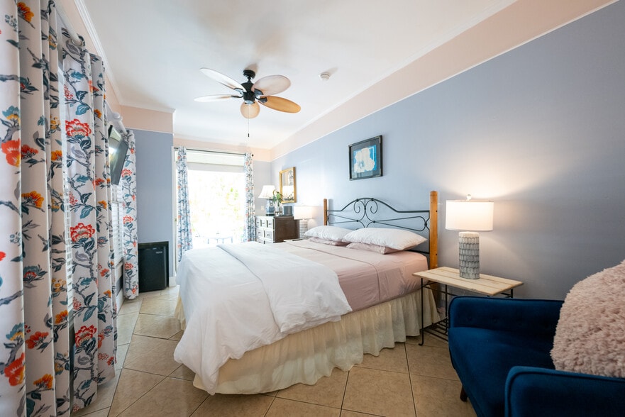 More Photos Of 412 Frances St, Key West Hotel For Sale