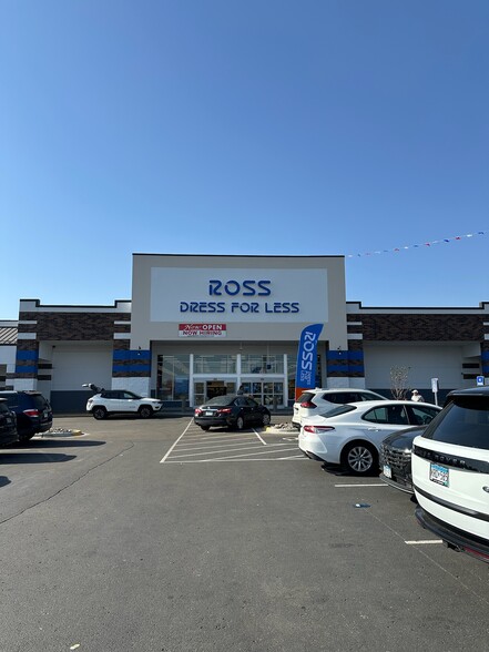 More Photos Of 1715-1749 Beam Ave, Maplewood Unknown For Lease